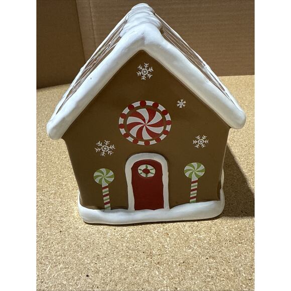 TARGET Room Essentials Gingerbread House Coin Bank – 2011 Target – 6x7x5 - Picture 3 of 9